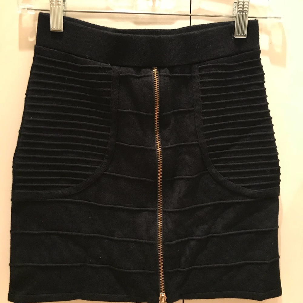 Romero & Juliet Black Stretchy Mini Skirt (Small)